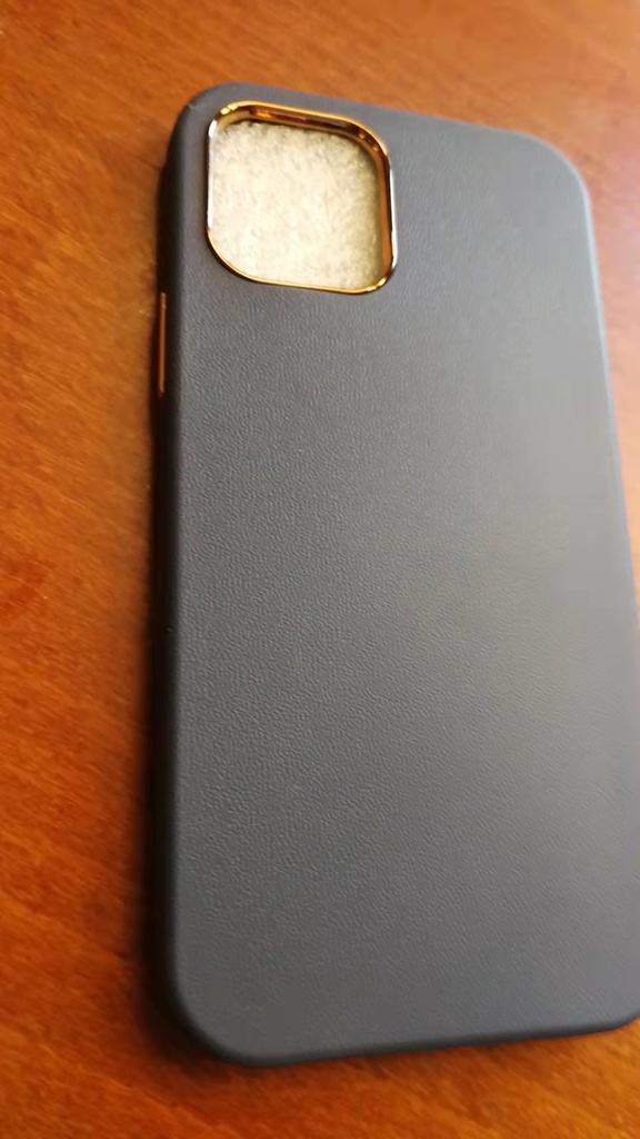 IPHONE 12 / 12  PRO SORT COVER MED GULD DEKORATION